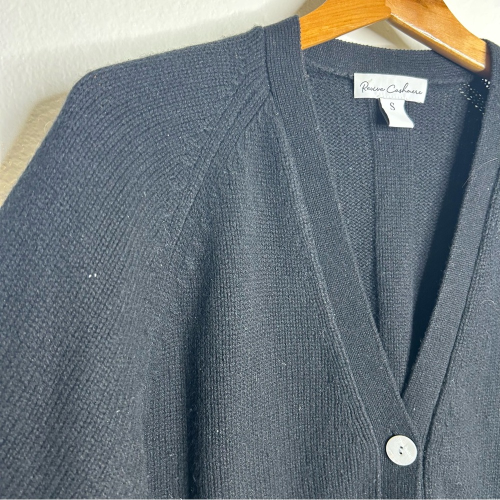 Revive Cashmere Merino Wool Cashmere Black Boxy Cropped Knit Button Cardigan - Picture 11 of 15